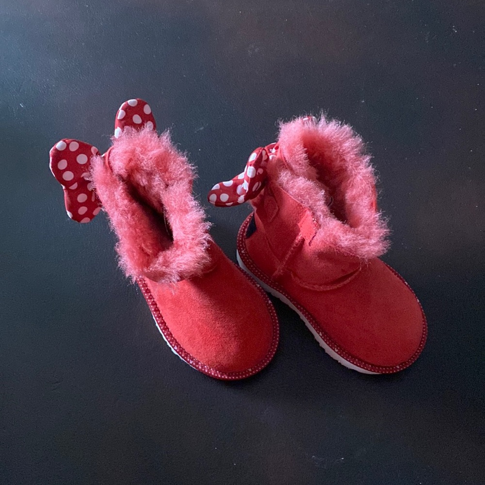 UGG Australia Red Disney Suede Sweetie Bow Booties
Size 6